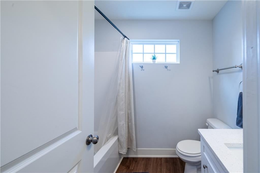 2202 N Woodsbury Road — photo 46