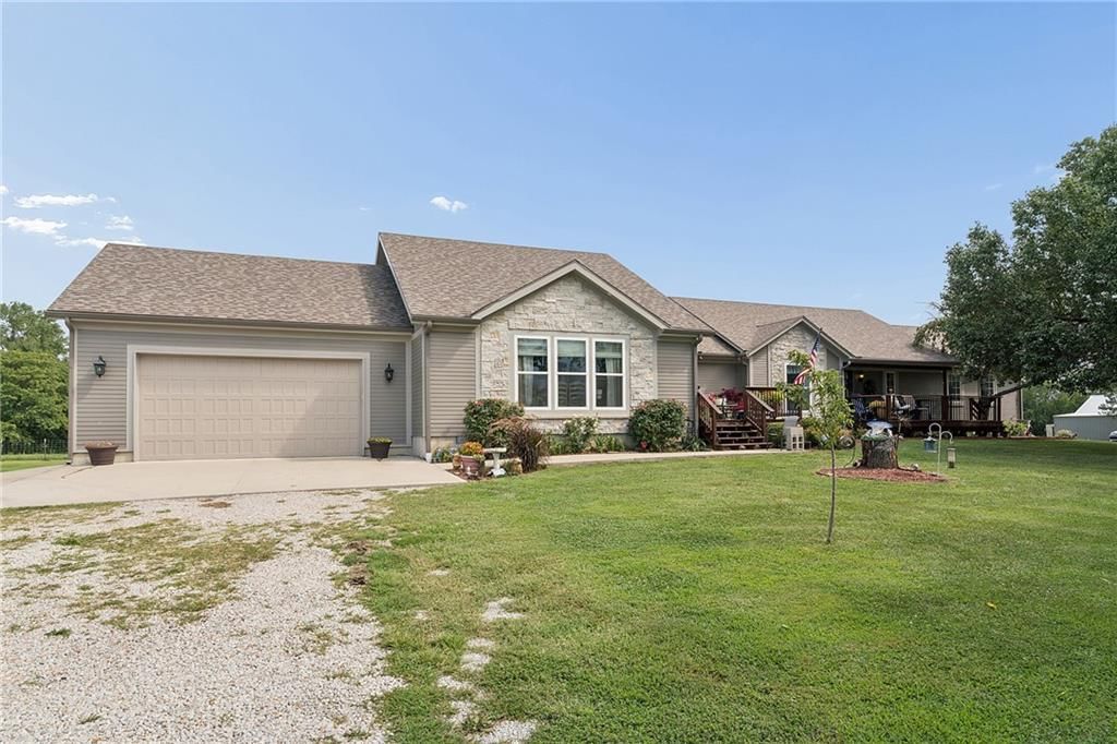 14608 E 263rd Street, Harrisonville, MO: listing photo 3