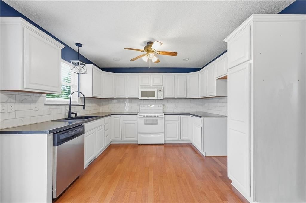 1403 Glenda Terrace — photo 11