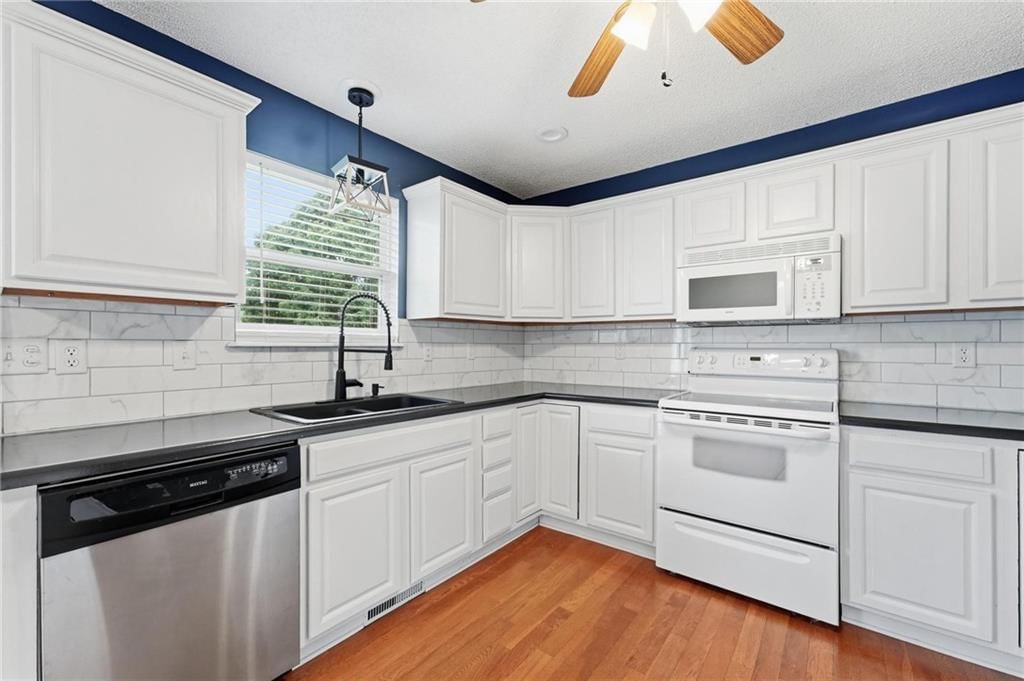 1403 Glenda Terrace — photo 12