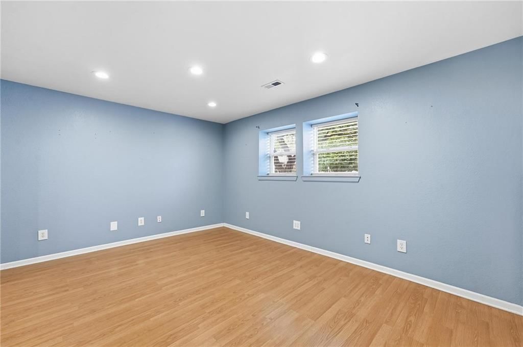 1403 Glenda Terrace — photo 24