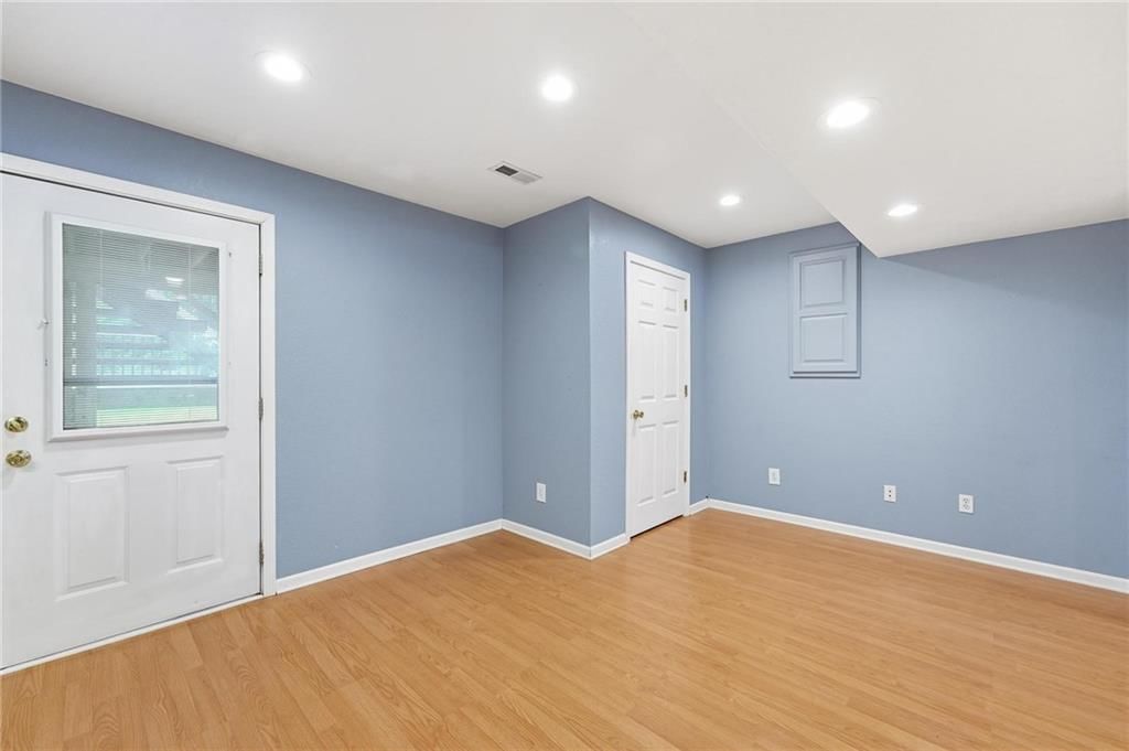 1403 Glenda Terrace — photo 28