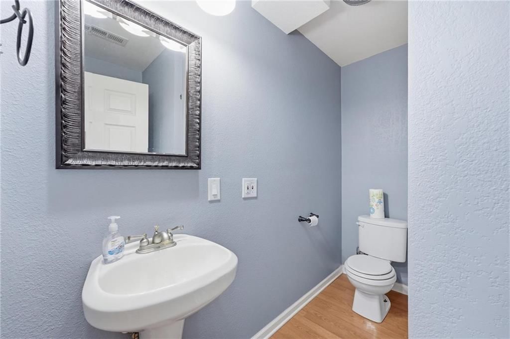 1403 Glenda Terrace — photo 32
