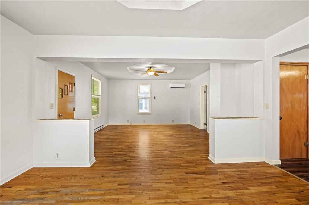 302 N Chestnut Street — photo 8