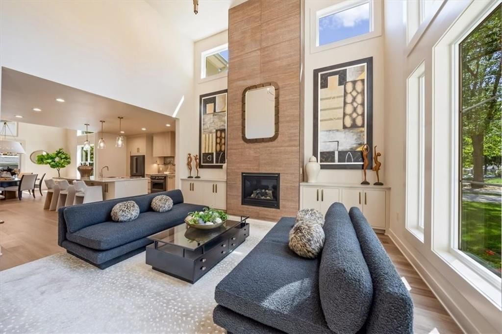 5024 W 72nd Street, Prairie Village, KS: listing photo 3