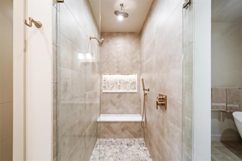 Photo 13 of 42 - 5024 W 72nd Street, Prairie Village, KS 66208