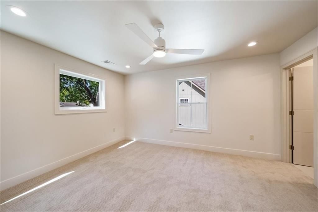 Photo 16 of 42 - 5024 W 72nd Street, Prairie Village, KS 66208