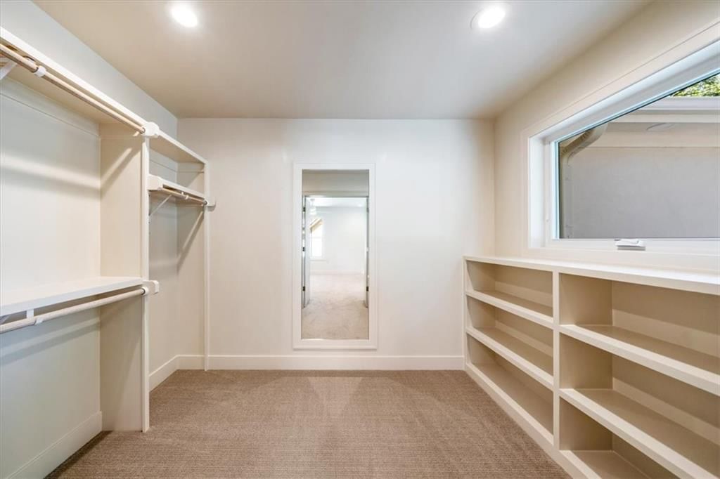 Photo 17 of 42 - 5024 W 72nd Street, Prairie Village, KS 66208