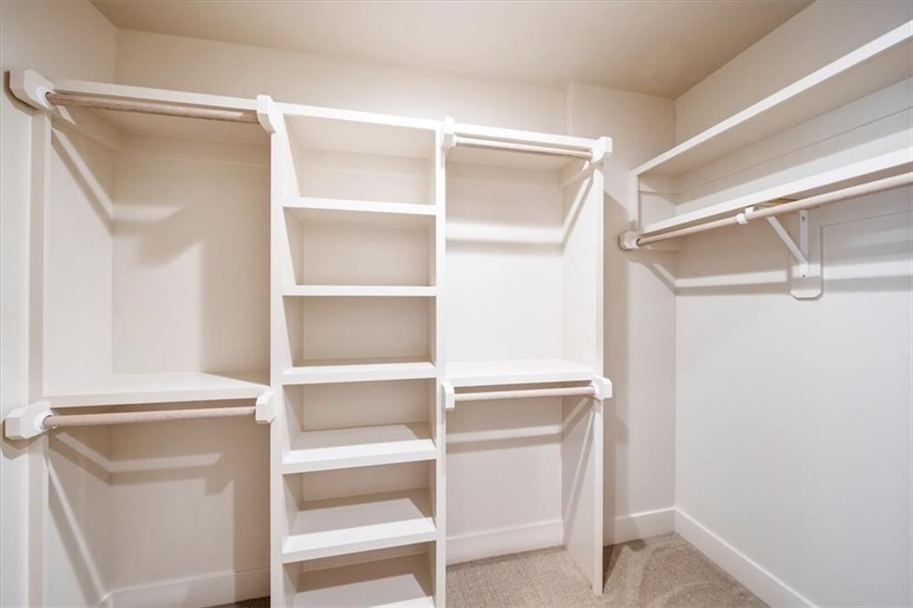 Photo 21 of 42 - 5024 W 72nd Street, Prairie Village, KS 66208
