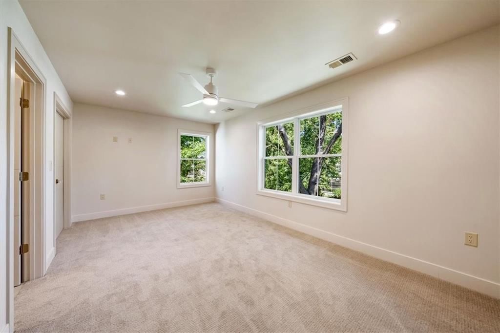 Photo 24 of 42 - 5024 W 72nd Street, Prairie Village, KS 66208