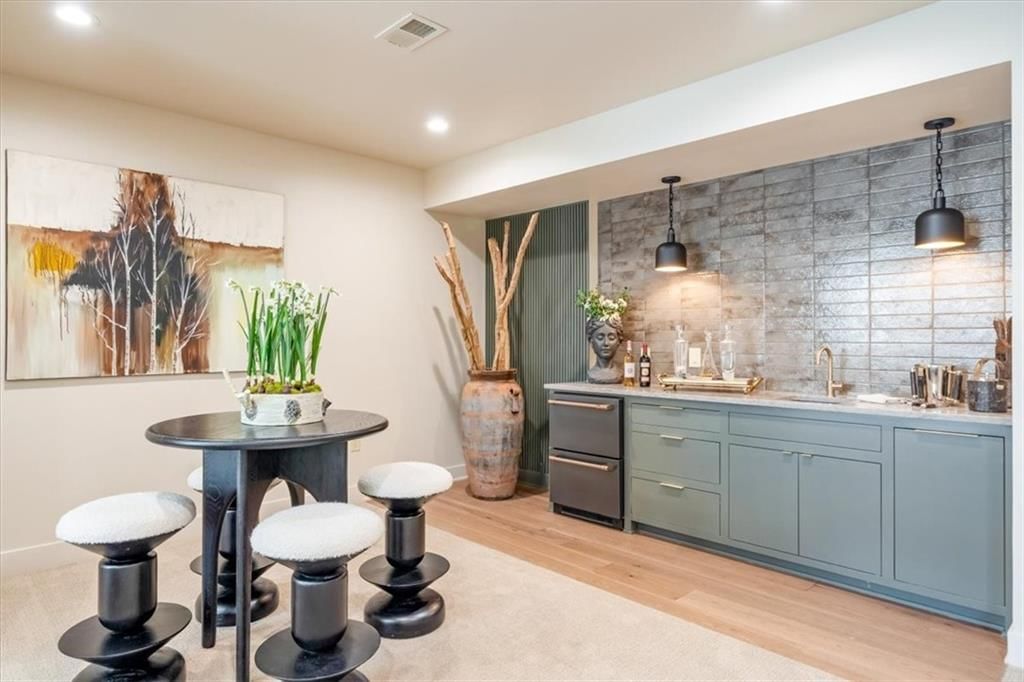 Photo 28 of 42 - 5024 W 72nd Street, Prairie Village, KS 66208