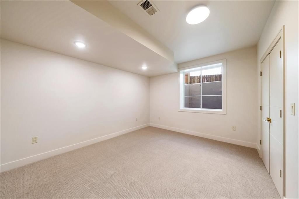 Photo 31 of 42 - 5024 W 72nd Street, Prairie Village, KS 66208