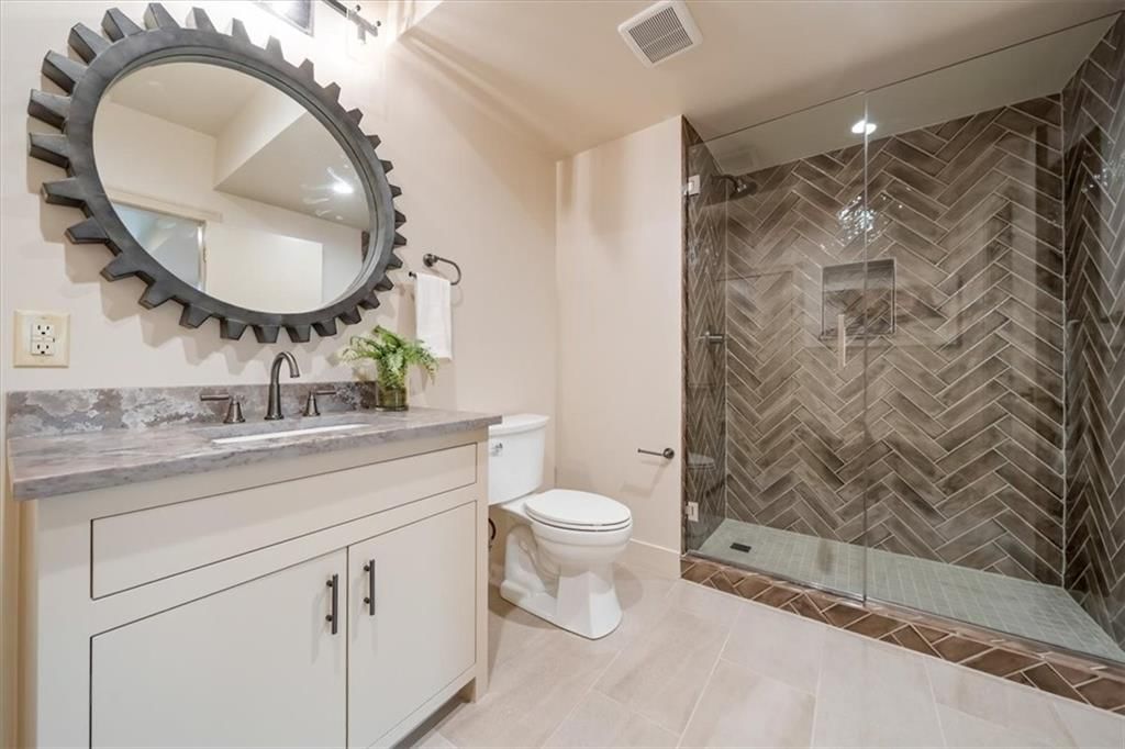 Photo 32 of 42 - 5024 W 72nd Street, Prairie Village, KS 66208