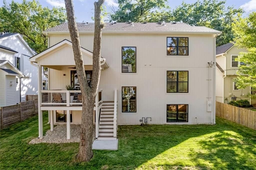Photo 35 of 42 - 5024 W 72nd Street, Prairie Village, KS 66208