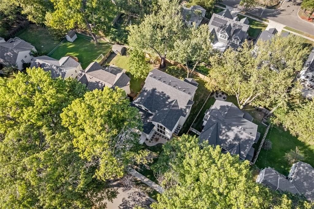 Photo 37 of 42 - 5024 W 72nd Street, Prairie Village, KS 66208