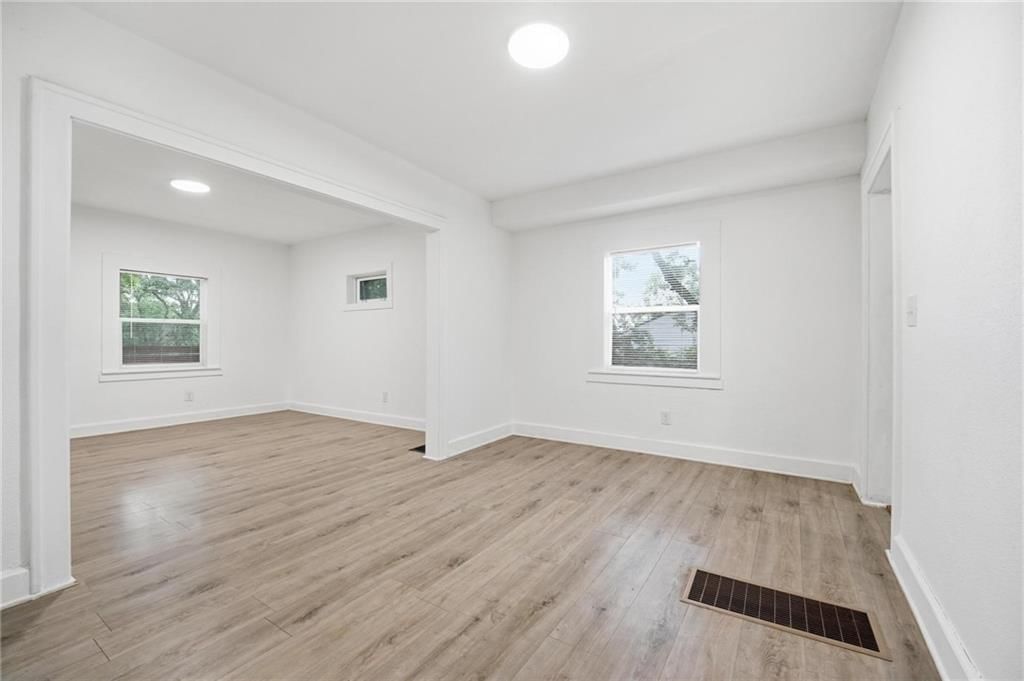 8412 Flora Avenue — photo 12