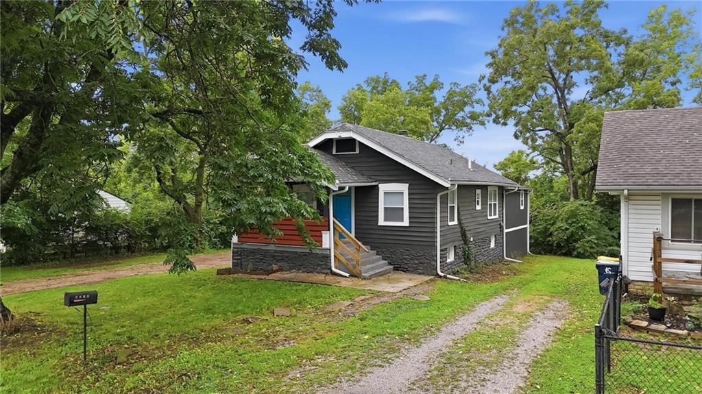 8412 Flora Avenue — photo 32