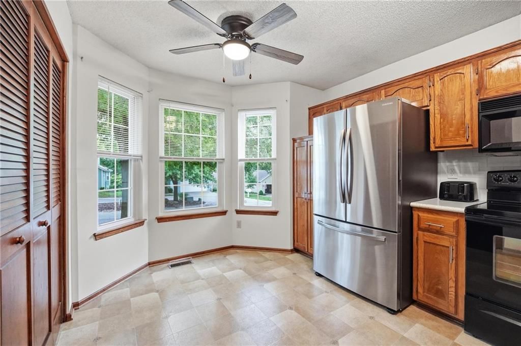 17103 E 45th Street S, Independence, MO: listing photo 2