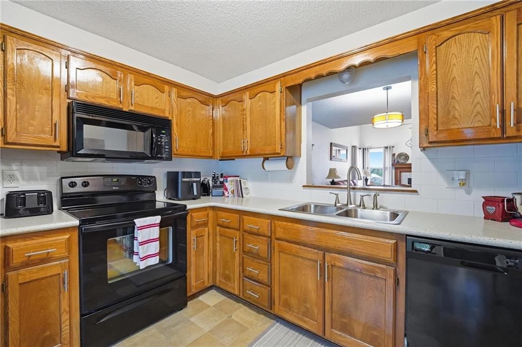 Photo 4 of 45 - 17103 E 45th Street S, Independence, MO 64055
