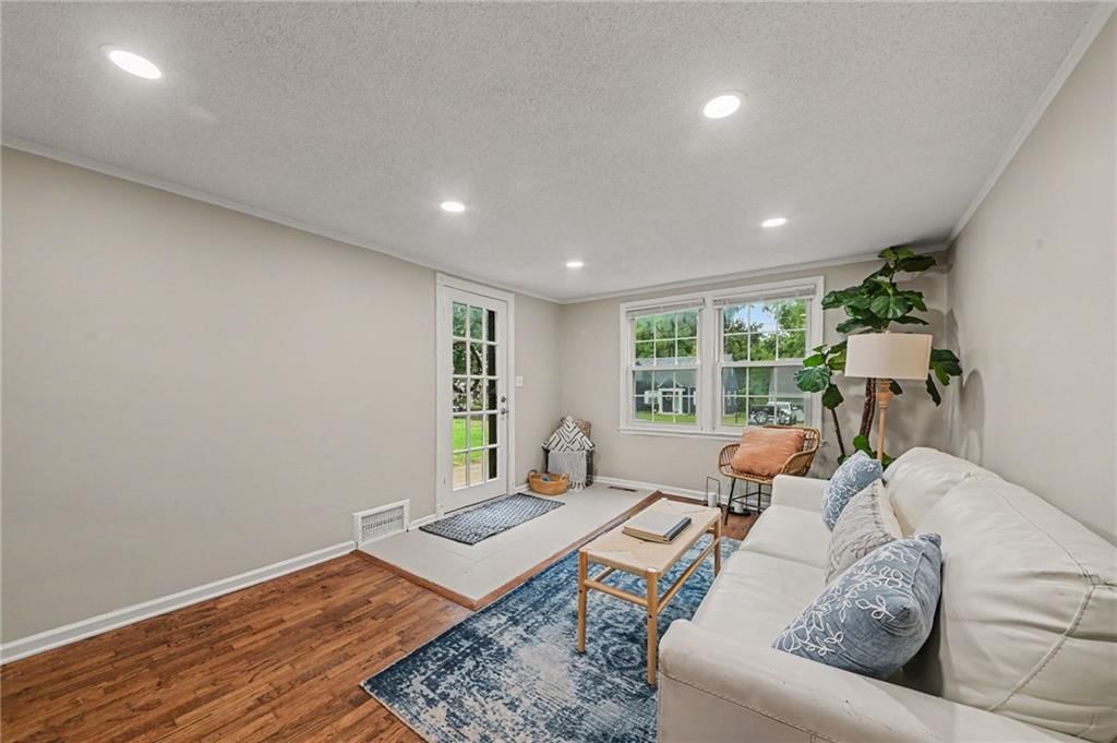 7826 Summit Street — photo 9