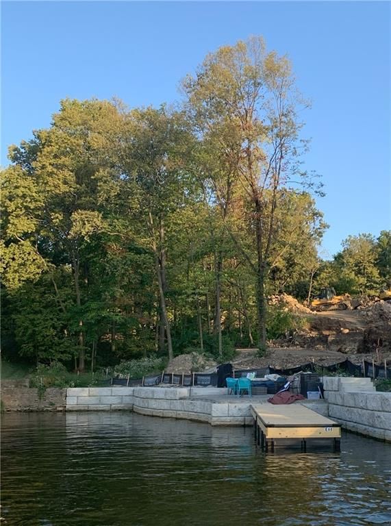 Photo 4 of 23 - 7814 NW Scenic Drive, Weatherby Lake, MO 64152