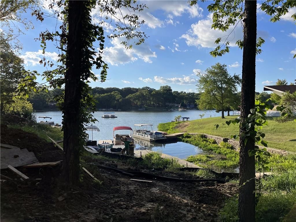 Photo 14 of 23 - 7814 NW Scenic Drive, Weatherby Lake, MO 64152