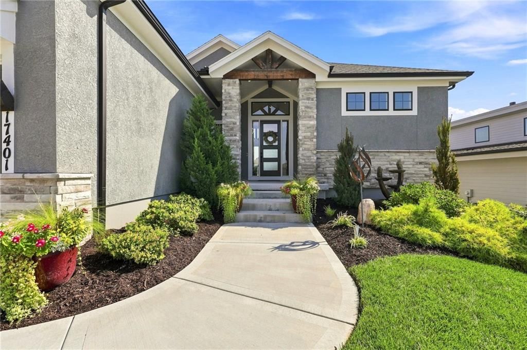 Photo 4 of 80 - 17401 Richards Street, Overland Park, KS 66221