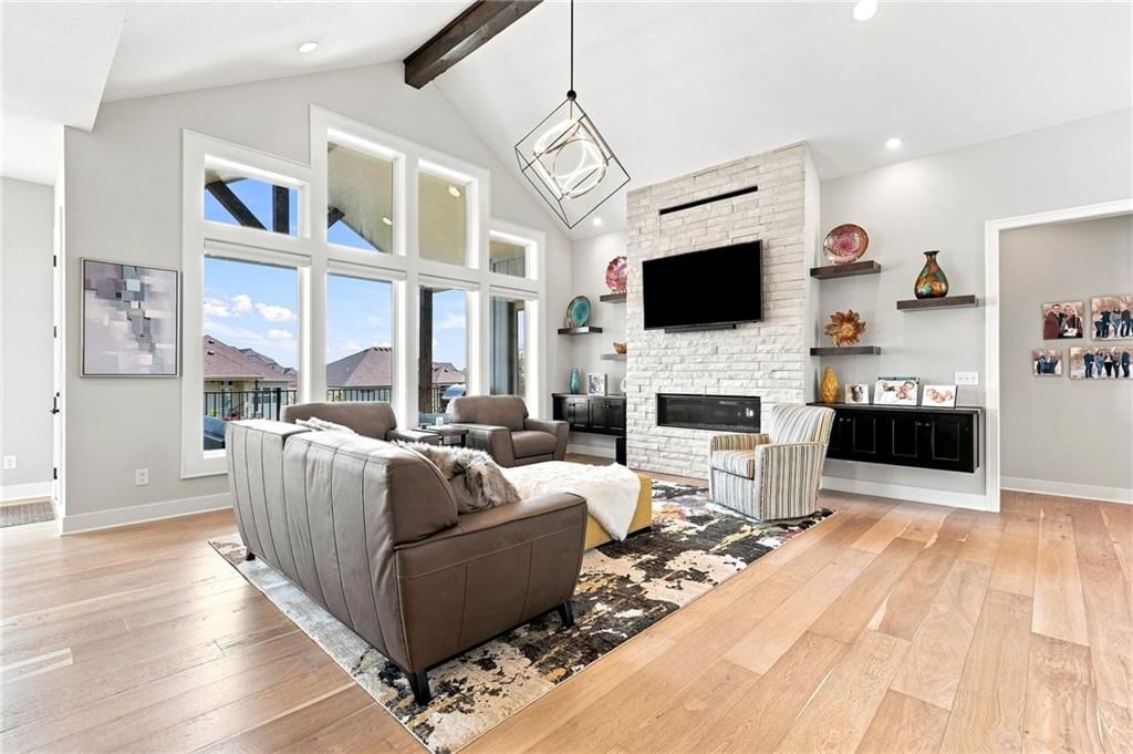 Photo 8 of 80 - 17401 Richards Street, Overland Park, KS 66221