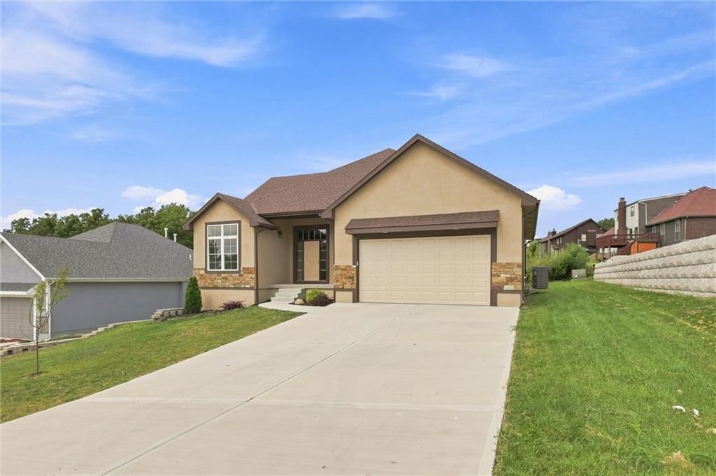Photo 2 of 47 - 7402 Palmer Avenue, Kansas City, MO 64133