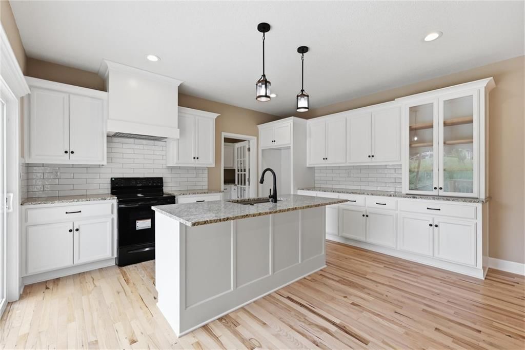 Photo 13 of 47 - 7402 Palmer Avenue, Kansas City, MO 64133