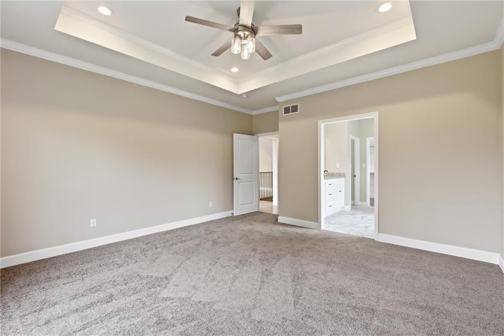 Double vanity at 7402 Palmer Avenue, Kansas City, MO 64133
