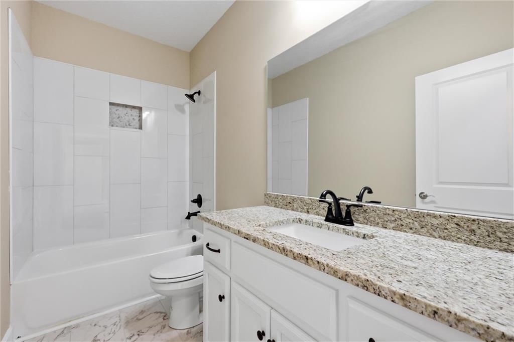Photo 30 of 47 - 7402 Palmer Avenue, Kansas City, MO 64133