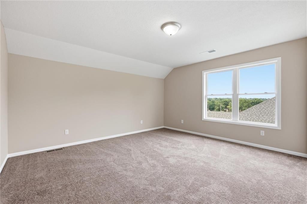 Photo 31 of 47 - 7402 Palmer Avenue, Kansas City, MO 64133