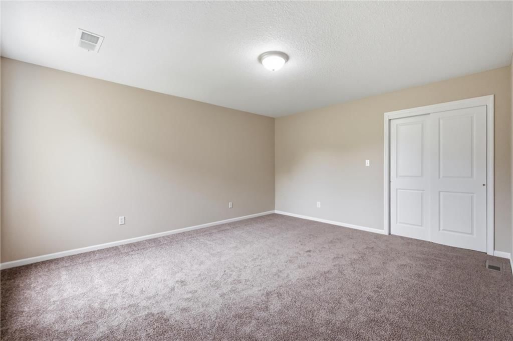Photo 33 of 47 - 7402 Palmer Avenue, Kansas City, MO 64133