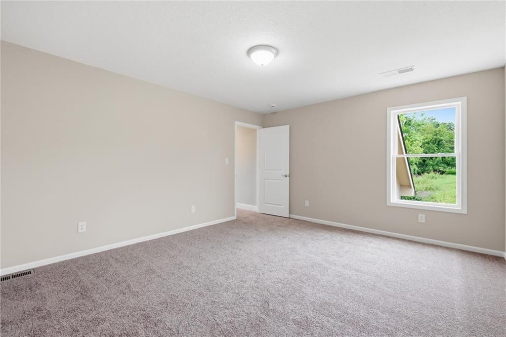 Photo 34 of 47 - 7402 Palmer Avenue, Kansas City, MO 64133