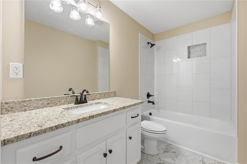 Photo 35 of 47 - 7402 Palmer Avenue, Kansas City, MO 64133