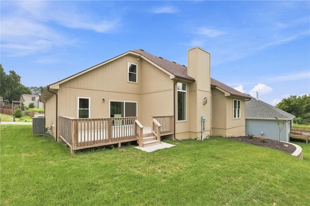 Photo 41 of 47 - 7402 Palmer Avenue, Kansas City, MO 64133