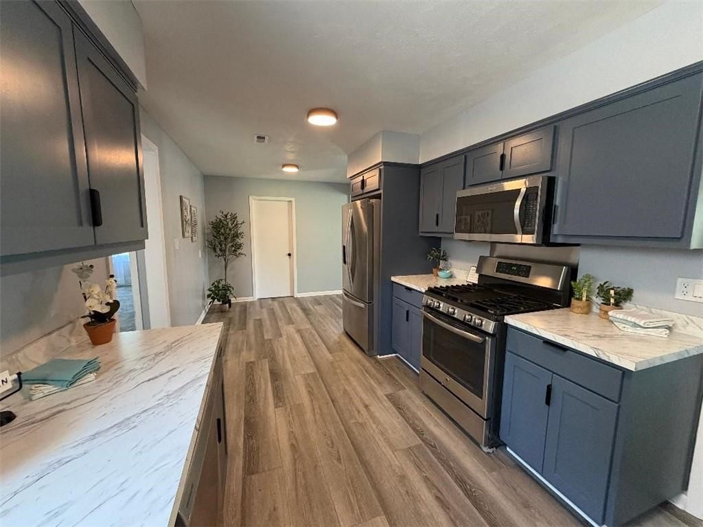 5757 S Mead Avenue — photo 9