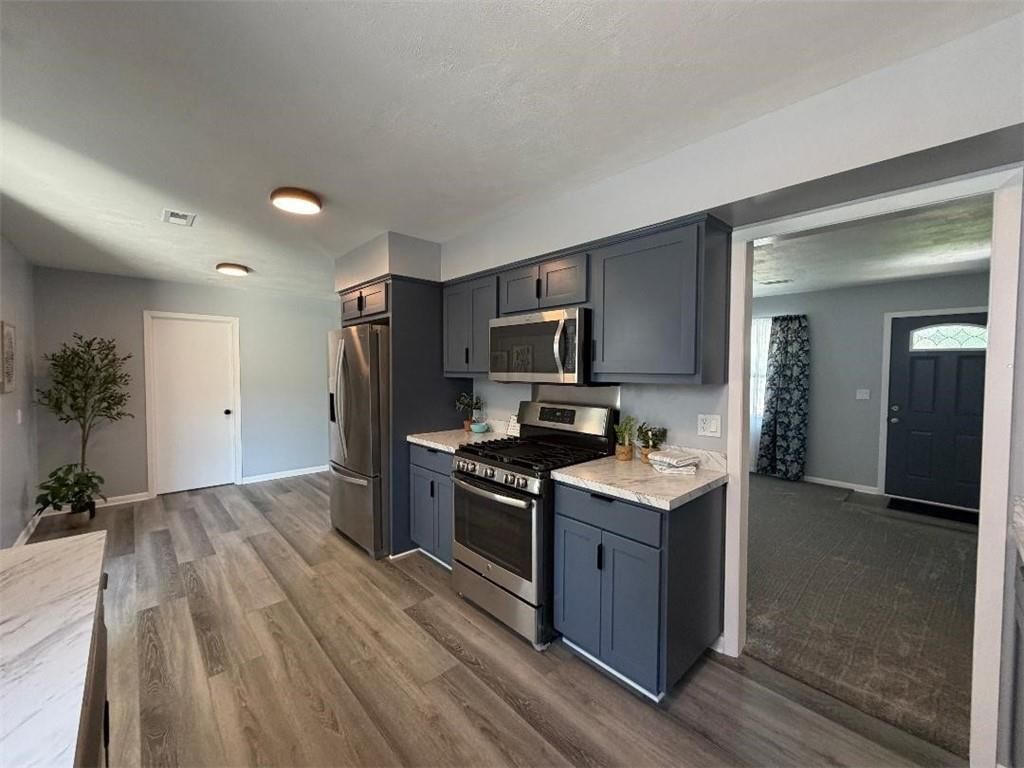 5757 S Mead Avenue — photo 11
