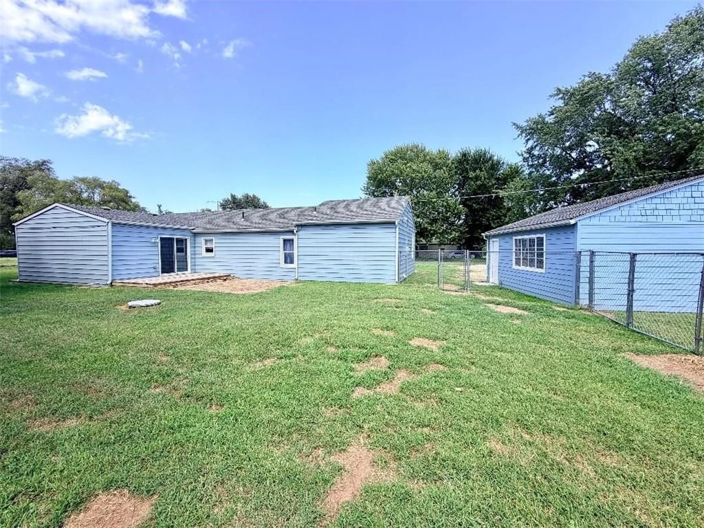 5757 S Mead Avenue — photo 41