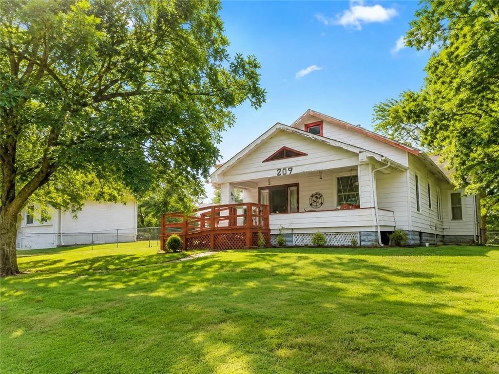 209 Maple Street — photo 1