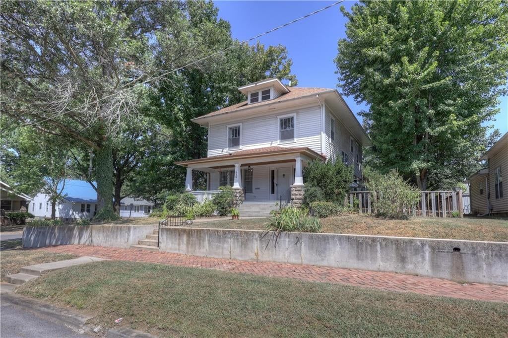 124 W Monroe Street — photo 2