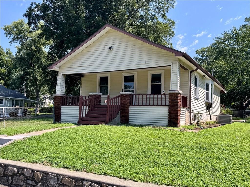 1431 S Hardy Avenue, Independence, MO: listing photo 2