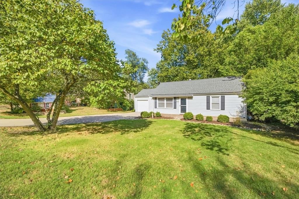 5051 Buena Vista Street, Roeland Park, KS: listing photo 3