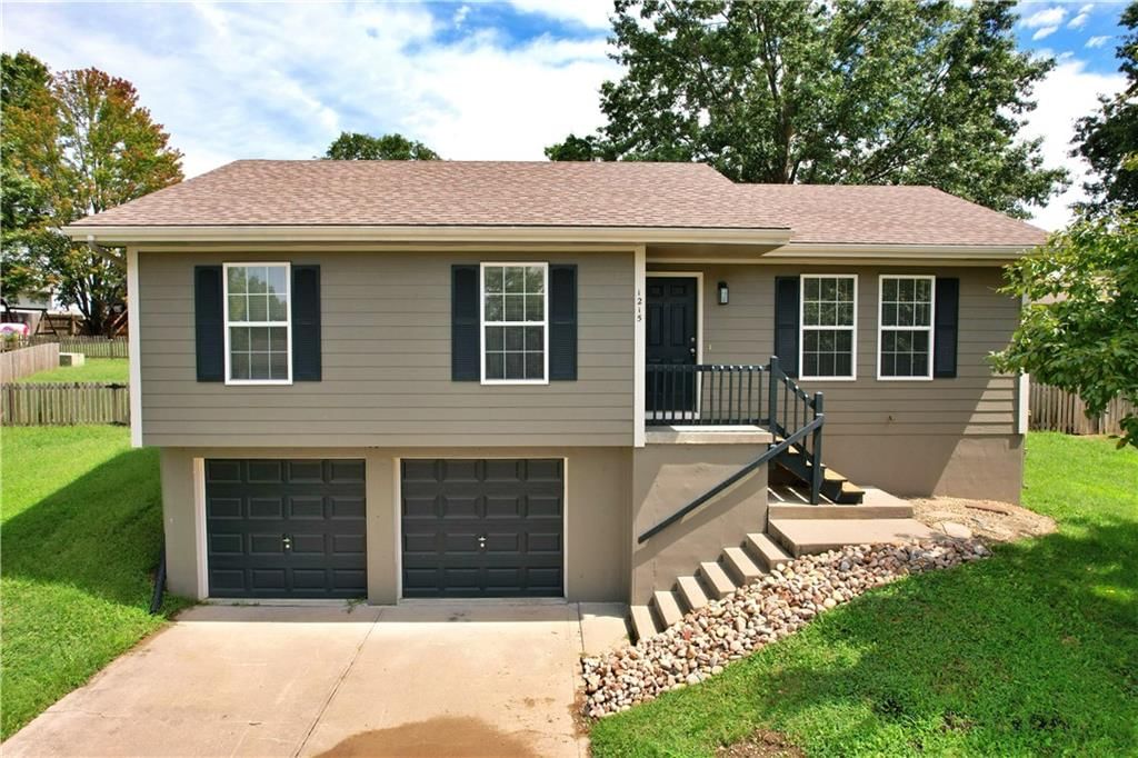 1215 Susan Street, Kearney, MO
