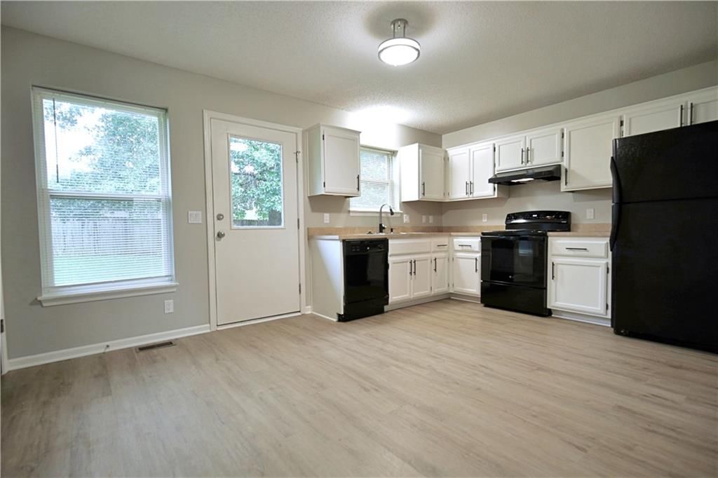 1215 Susan Street — photo 8