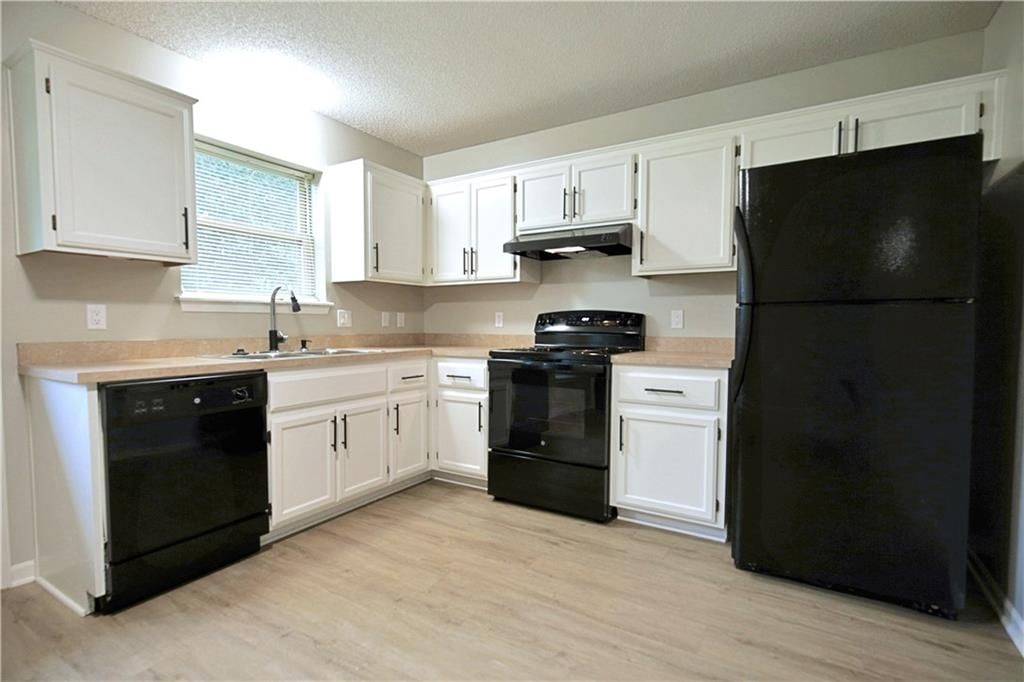 1215 Susan Street — photo 9