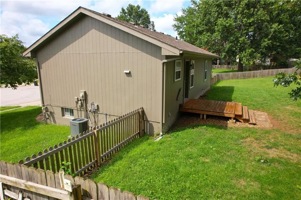 1215 Susan Street — photo 28