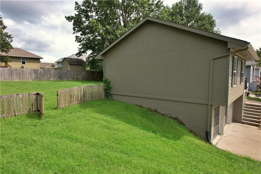 1215 Susan Street — photo 29