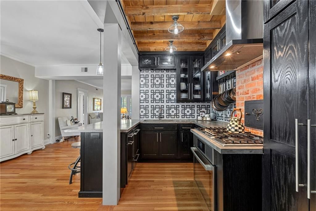 4506 JC Nichols Parkway — photo 11